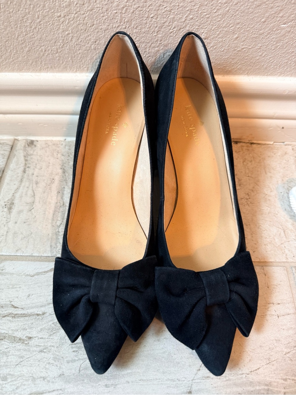kate spade Black Suede Bow Pointed-Toe Pumps // Sz 9